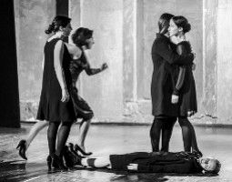 Teater: Women of Troy; Regi: Data Tavadze